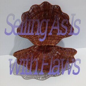 Three Flawed Wicker Clam Shell Basket Decorate Open Or Closed